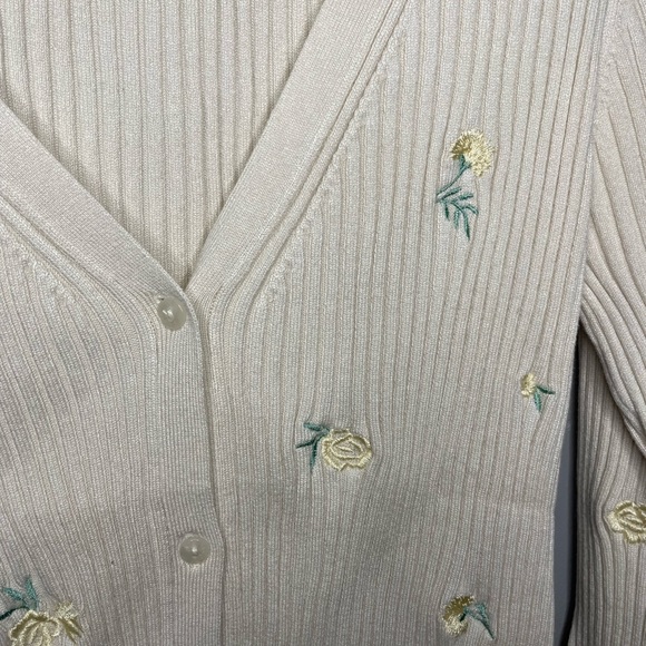 Cream Flower Embroidered Top - Picture 2 of 4